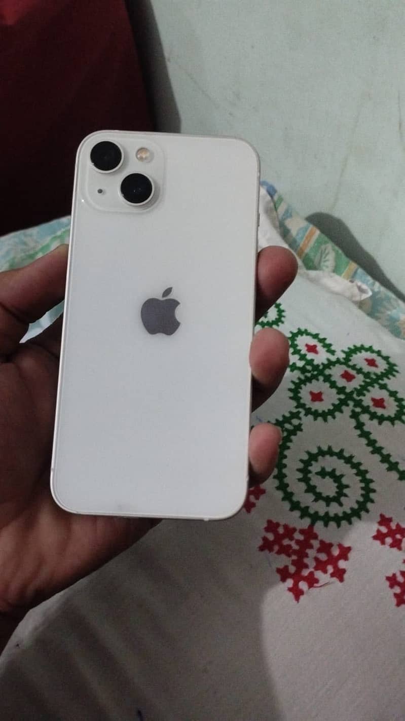 Apple iPhone 13 4