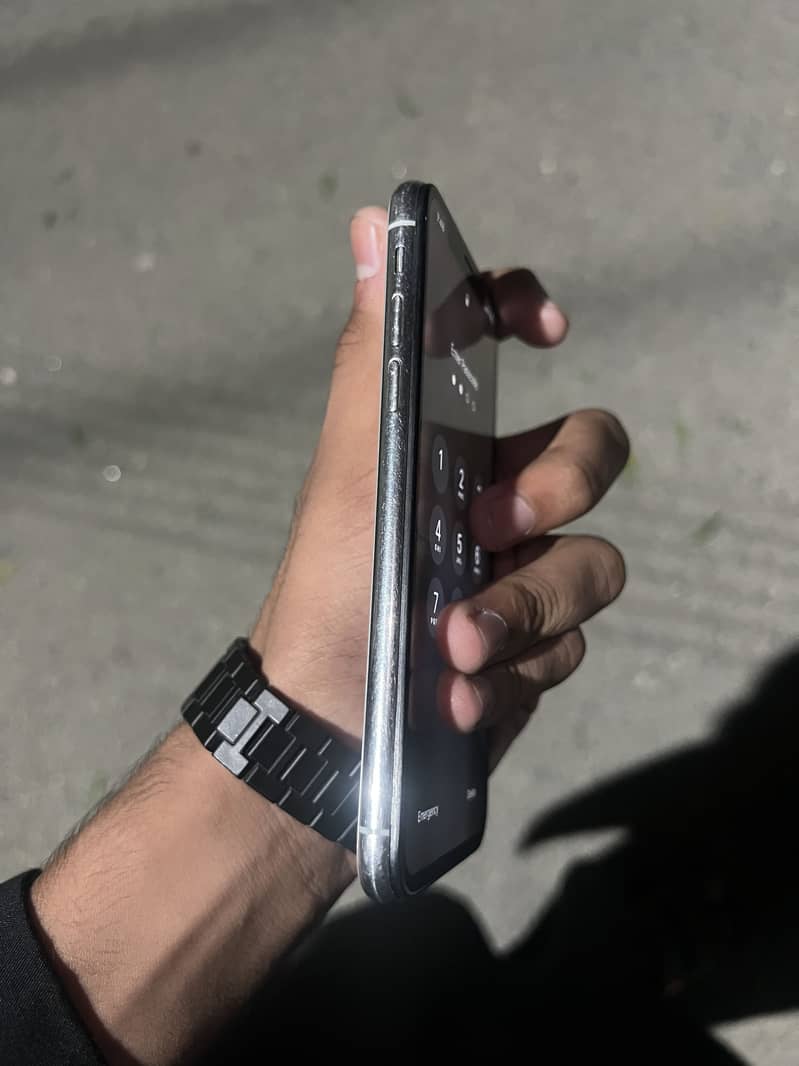 Apple iPhone XS 3