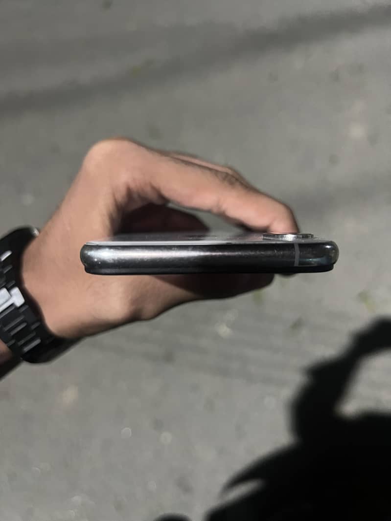 Apple iPhone XS 4