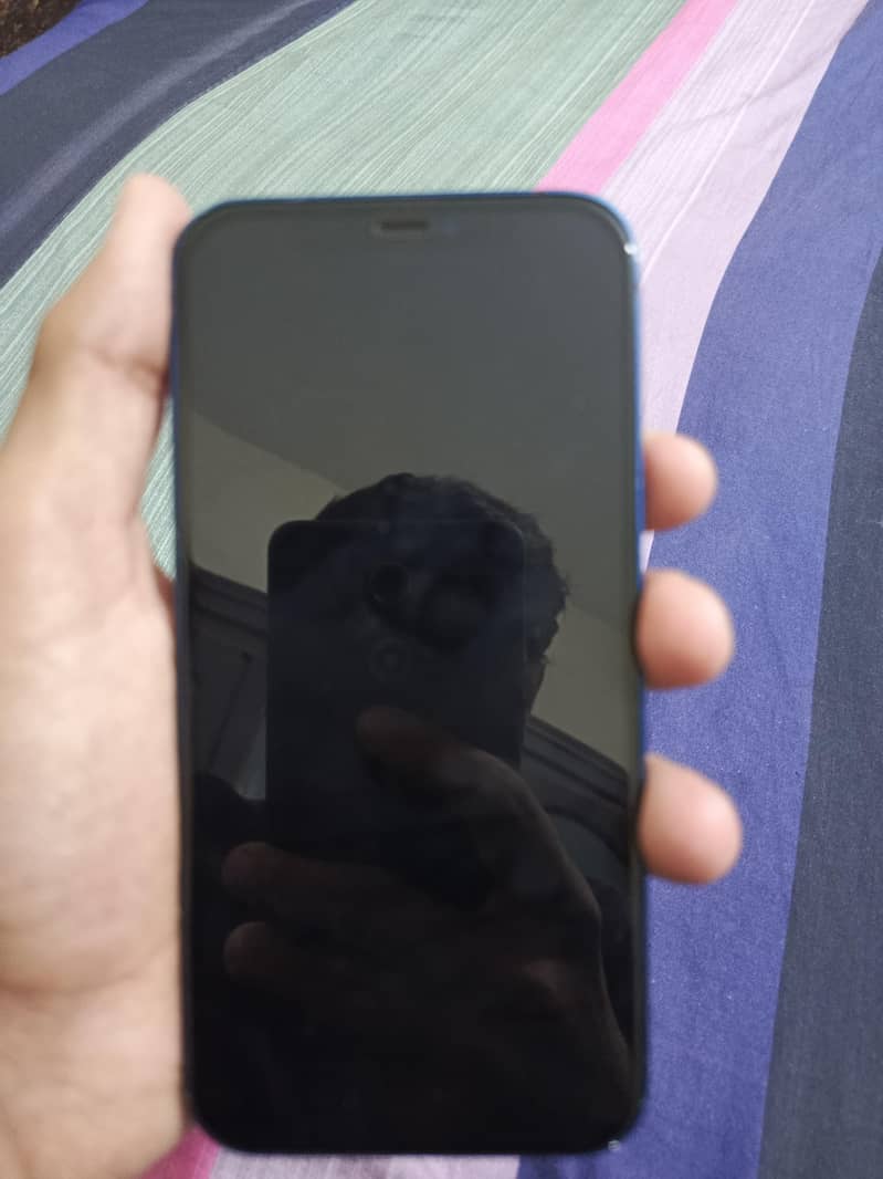 Apple iPhone 12 4
