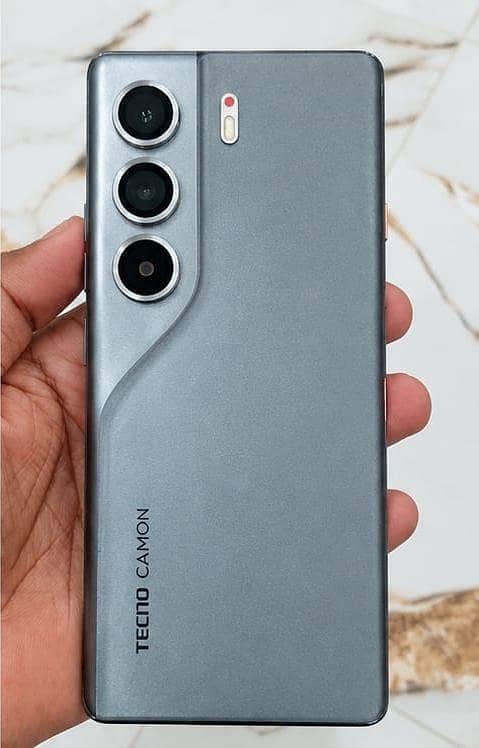 Tecno CAMON 40 Pro 1