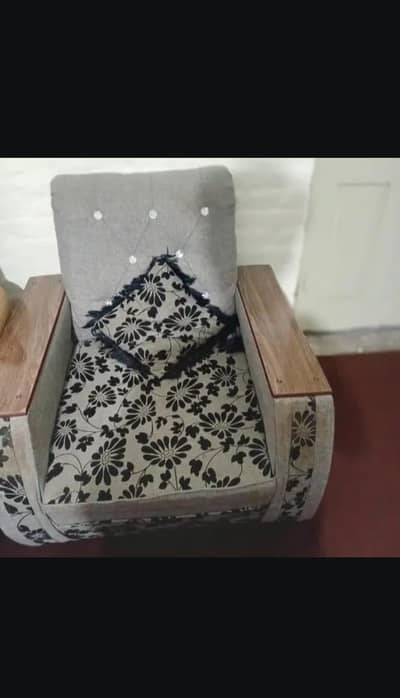 Used Sofa For Sale in Reasonable Price