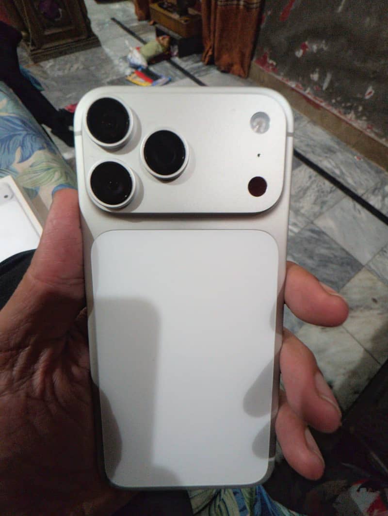 Apple iPhone 17 Pro Max 1