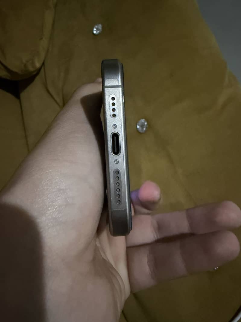 iPhone 15 pro max 2