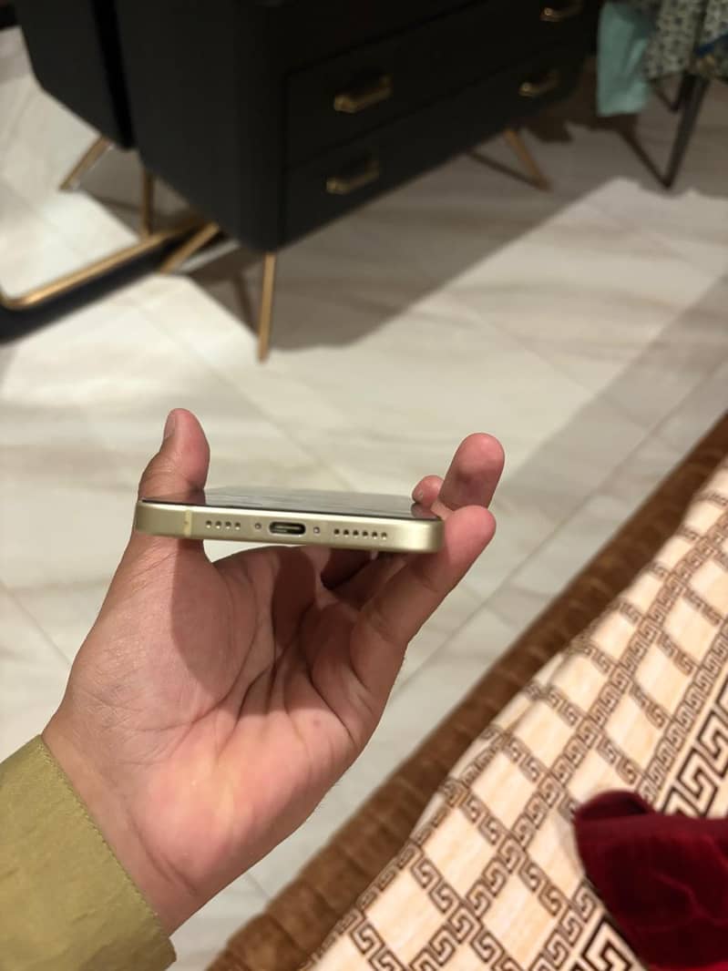 Apple iPhone 15 plus 0