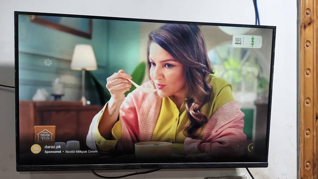 Android tv 32inch border. less 2