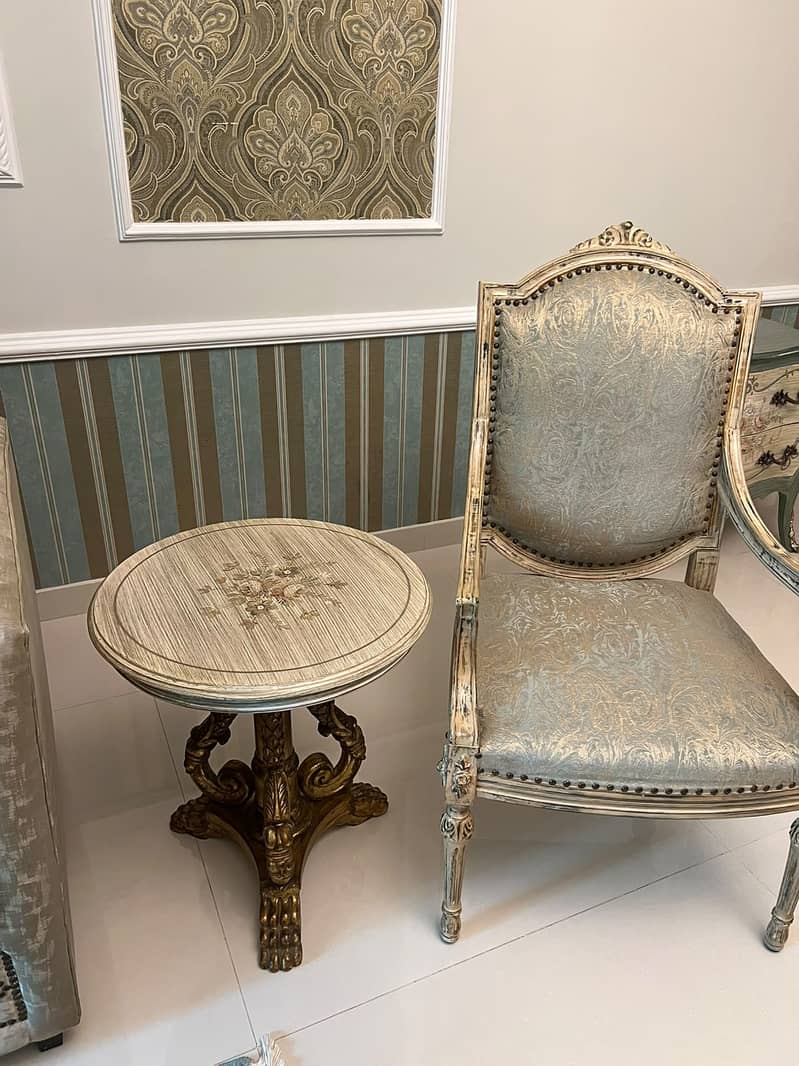 Luxury Antique Chair & Side Table Set | Elegant Classic Design - Chairs ...