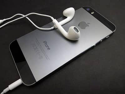 iphone 5S 64GB full box urgent
