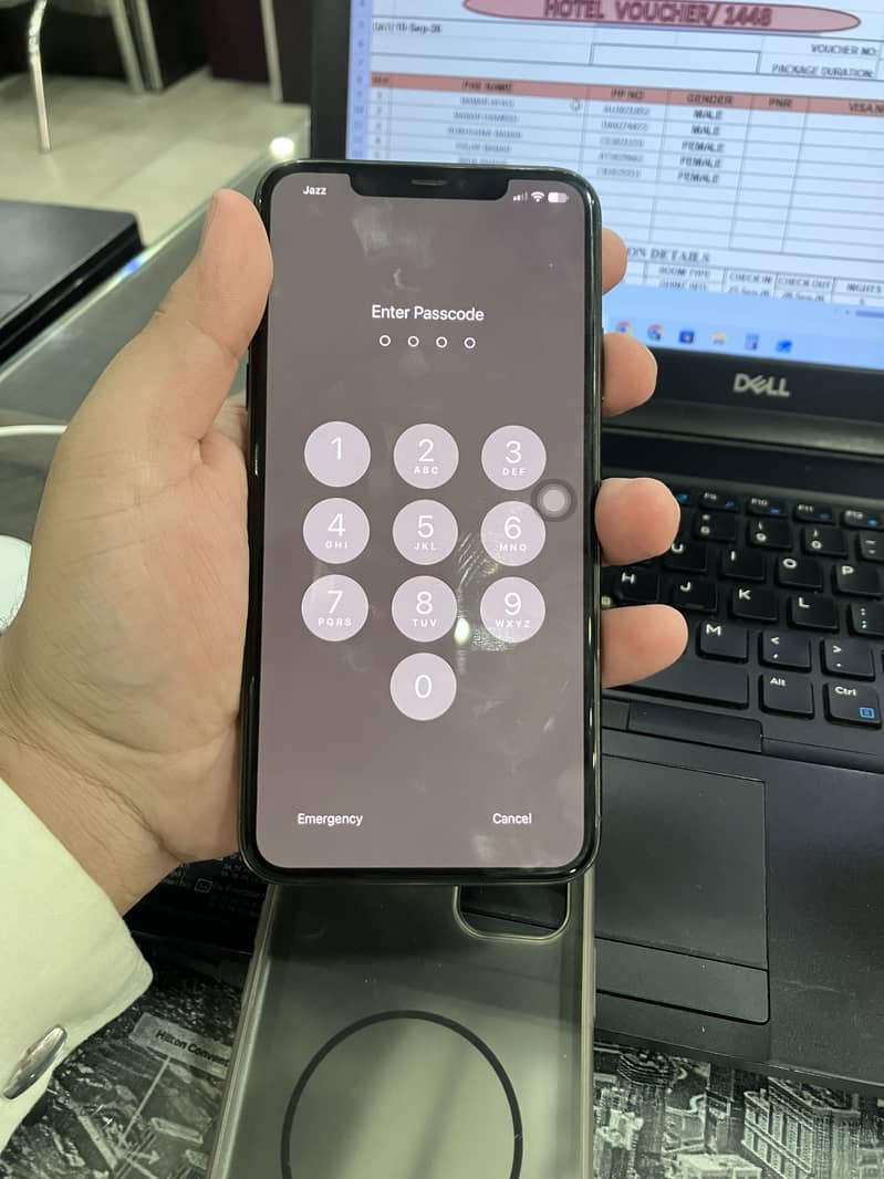 Apple iPhone 11 Pro Max sim glitch 4