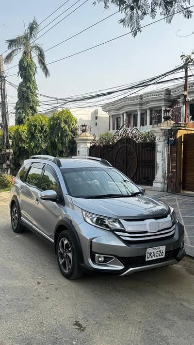  **HONDA BR-V FOR RENT IN LAHORE — WITH DRIVER**