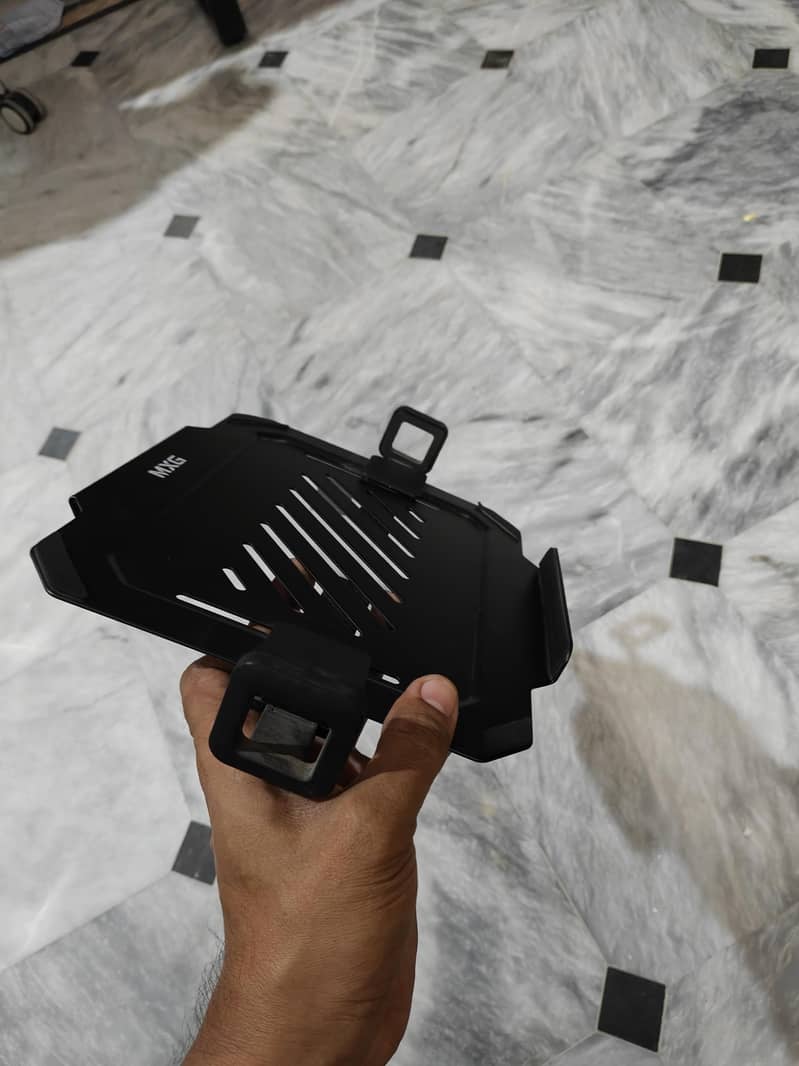 MXG universal laptop holder 1