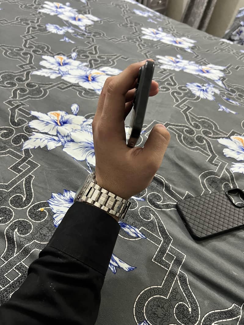 Apple iPhone 16 Pro Max 5
