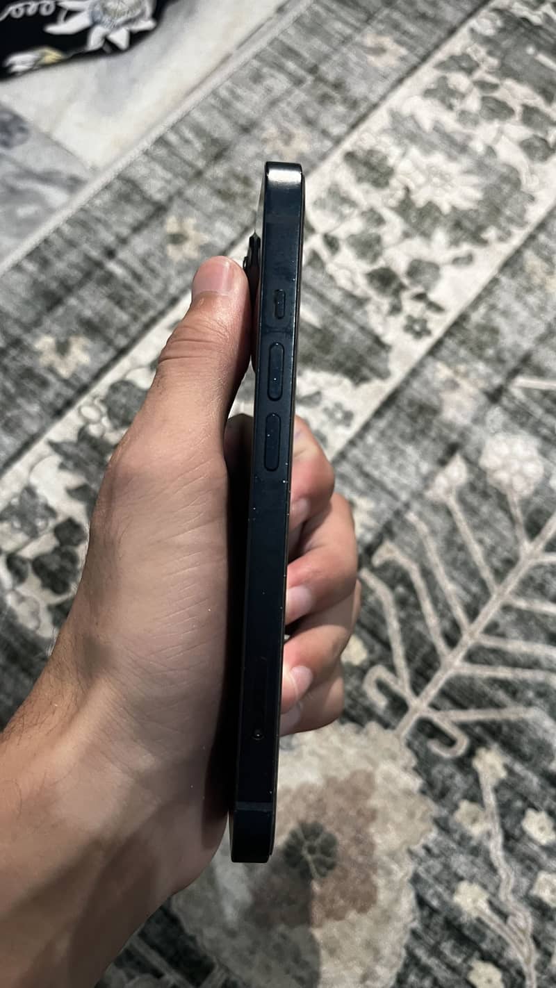 Apple iPhone 13 4