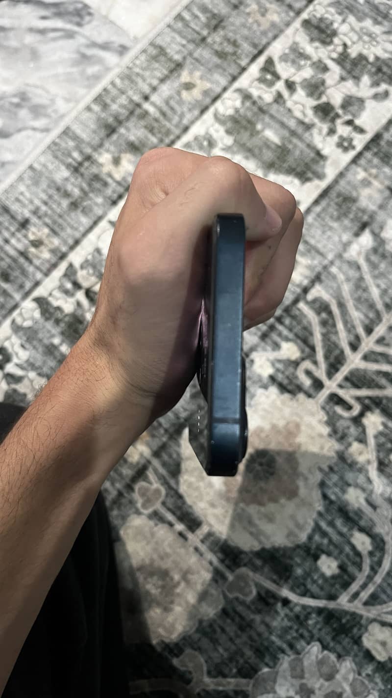 Apple iPhone 13 5
