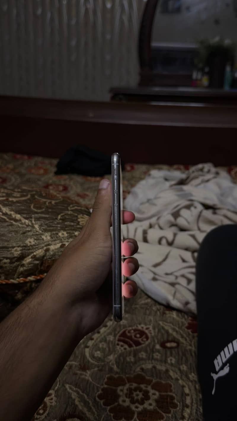 Apple iPhone XS Max 3