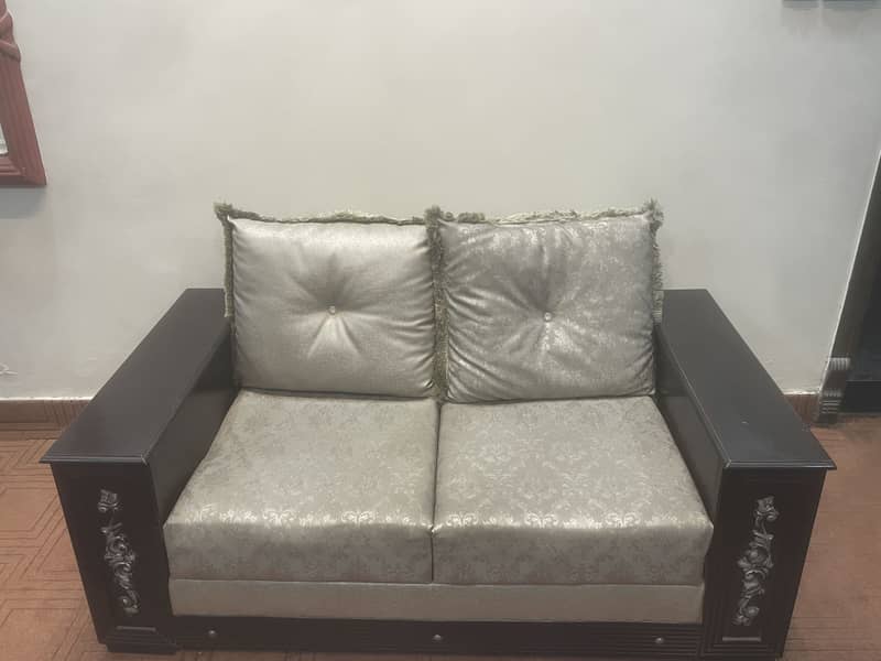 Sofa in good condition 2