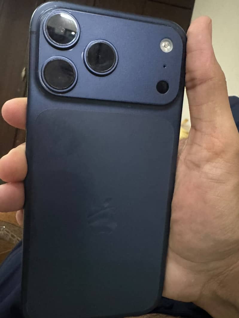 Apple iPhone 17 Pro Max 5