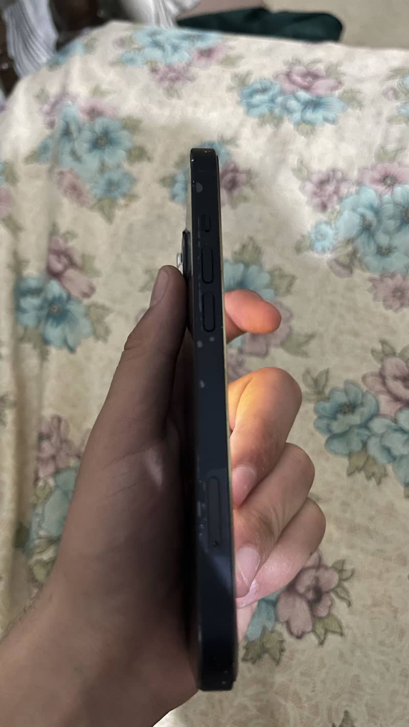 Apple iPhone 13 1