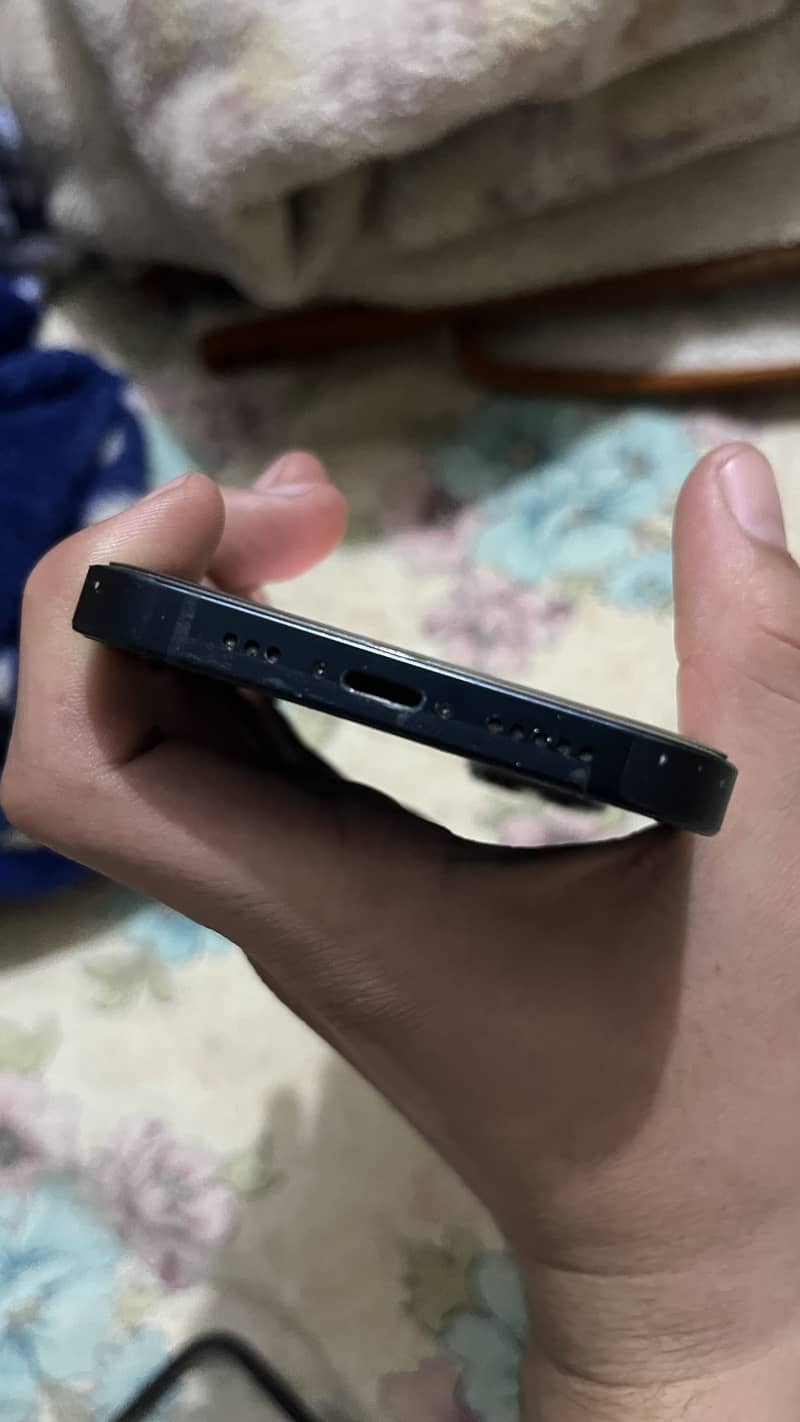 Apple iPhone 13 2