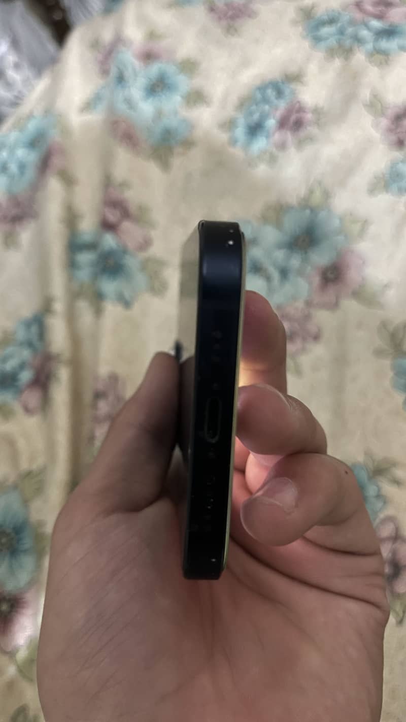 Apple iPhone 13 3