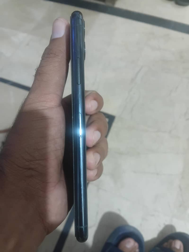 Apple iPhone 11 Pro Max 3