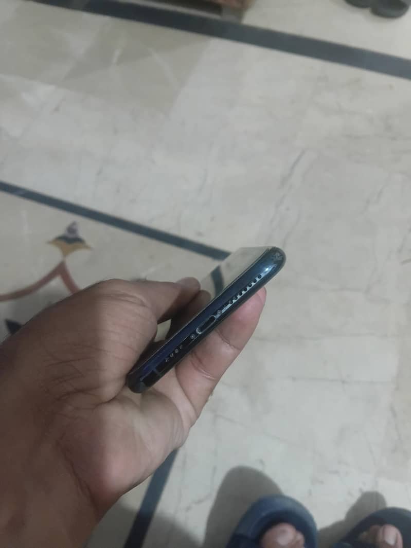 Apple iPhone 11 Pro Max 4