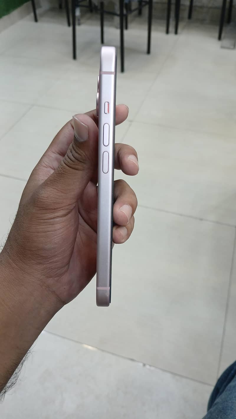 Apple iPhone 15 2