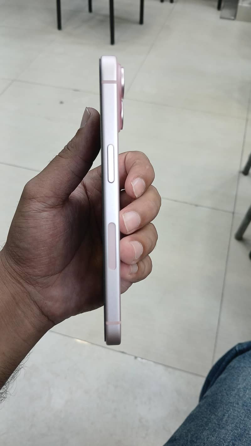 Apple iPhone 15 3