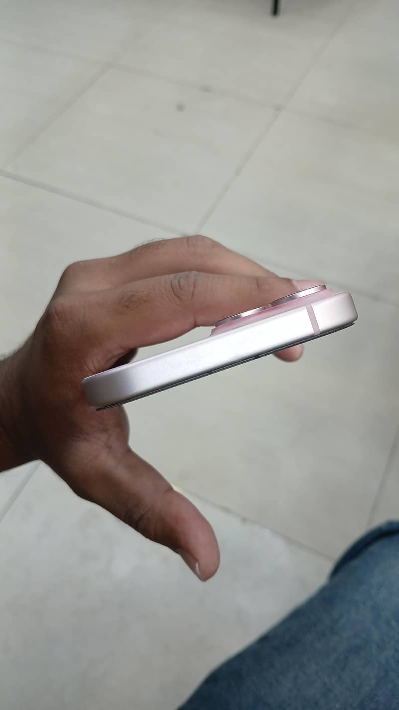 Apple iPhone 15 4