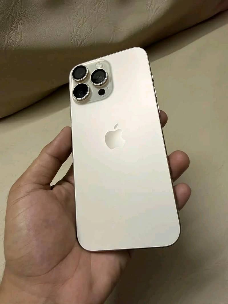 Apple iPhone 16 Pro Max 0