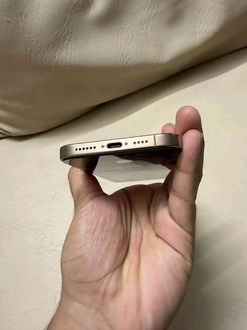 Apple iPhone 16 Pro Max 3