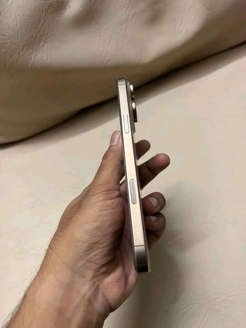 Apple iPhone 16 Pro Max 5