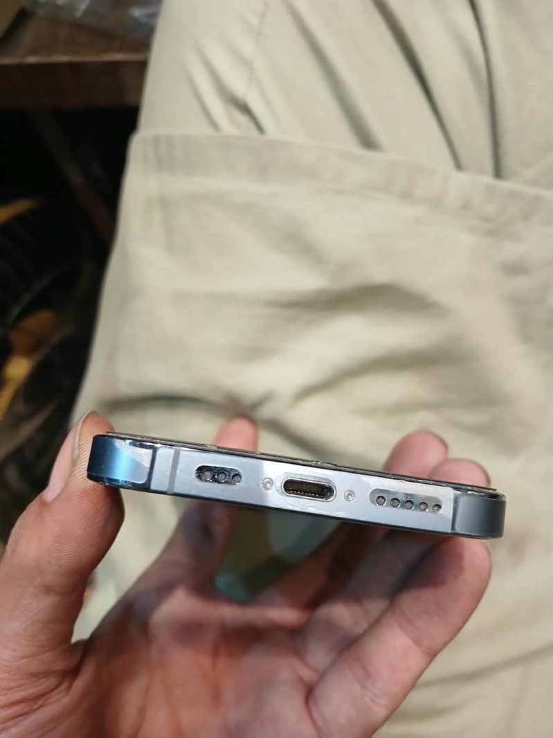 Apple iPhone 13 Pro 2