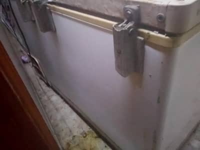 Dawlance deep freezer