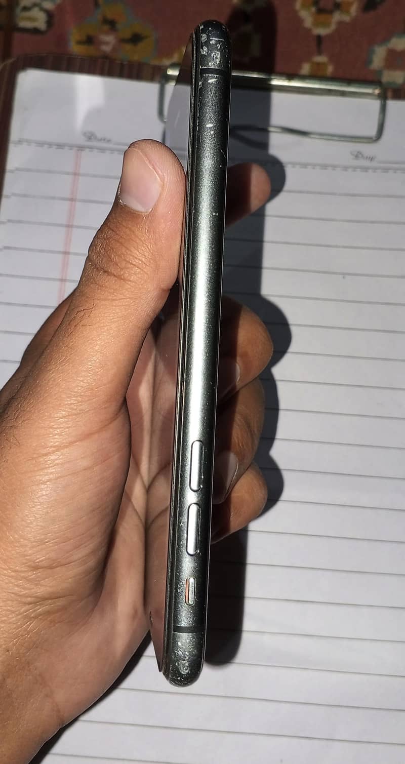 Apple iPhone 11 3
