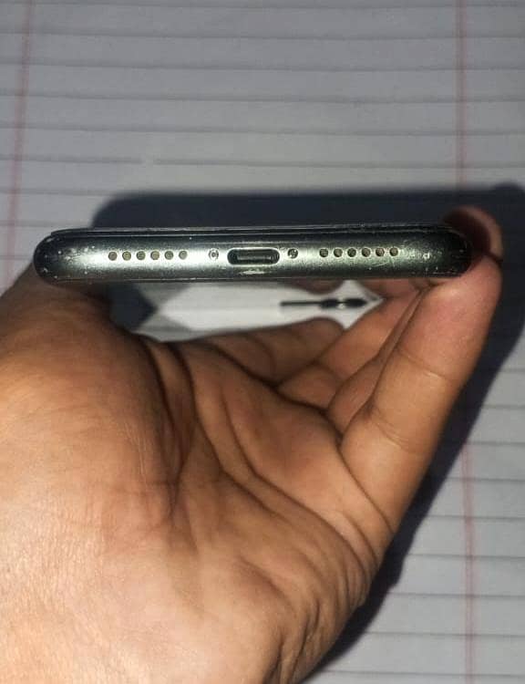 Apple iPhone 11 4