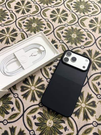 Apple iPhone 17 Pro Max  LLA Silver 100 BH 9 mnths warnety