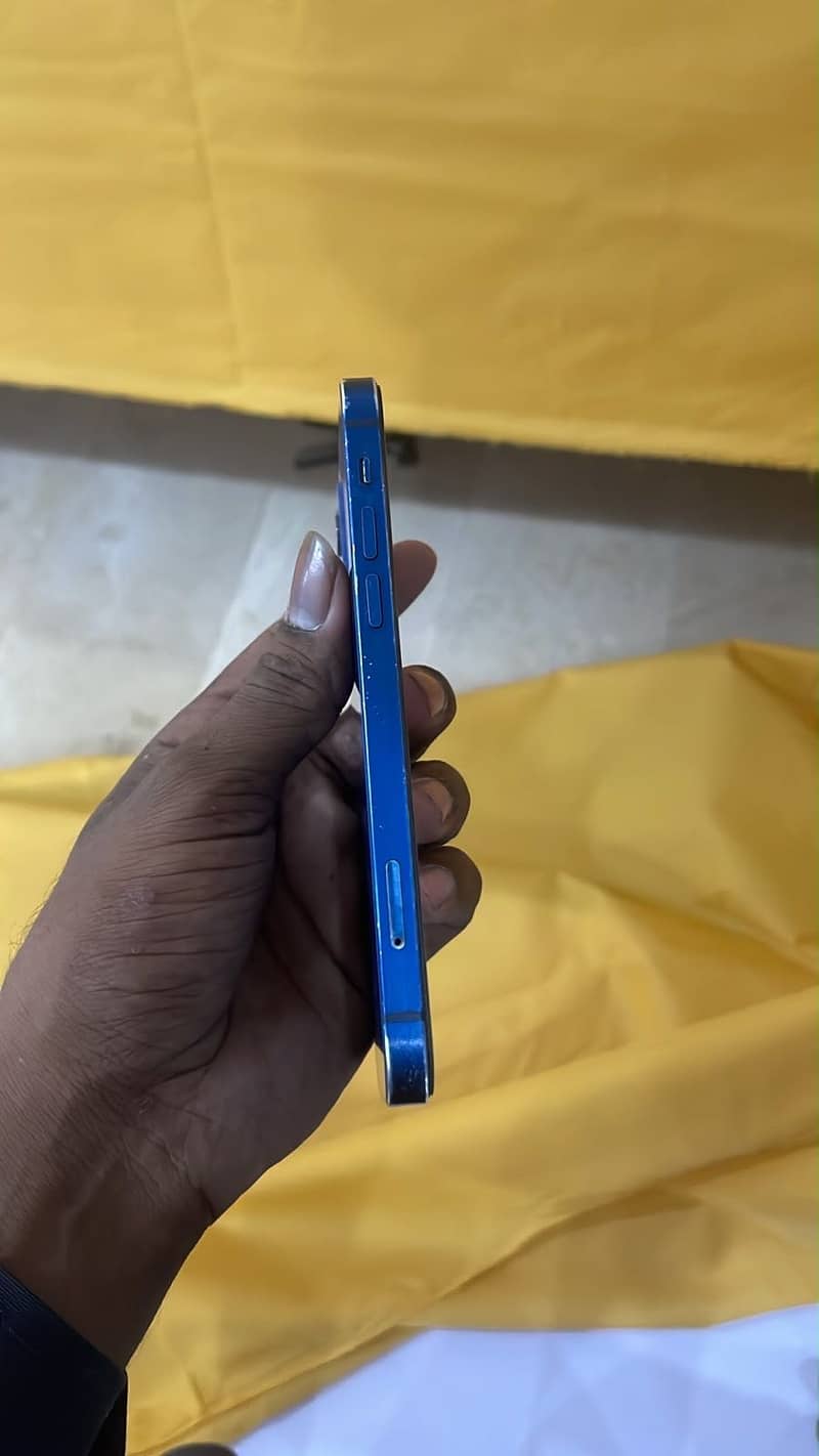Apple iPhone 12 3