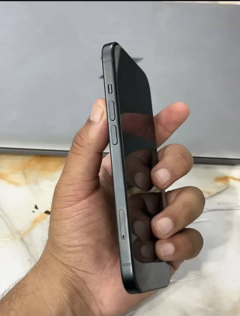 Apple iPhone 15 3