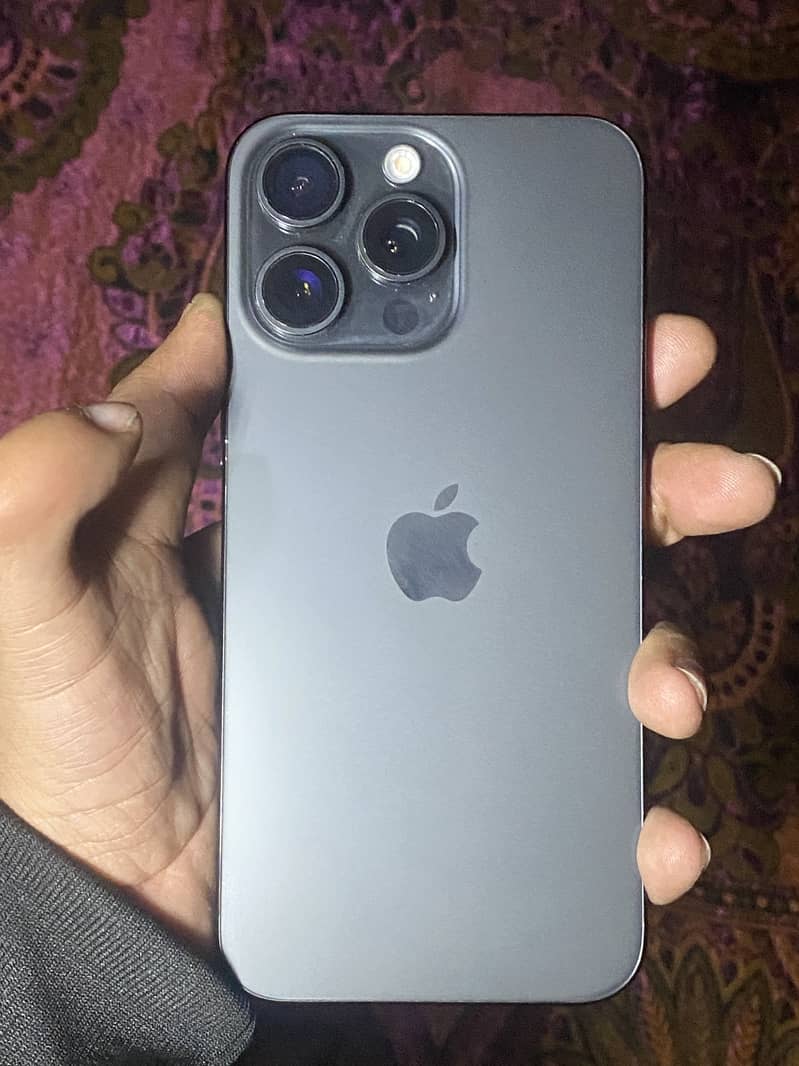 Apple iPhone 15 Pro Max 2