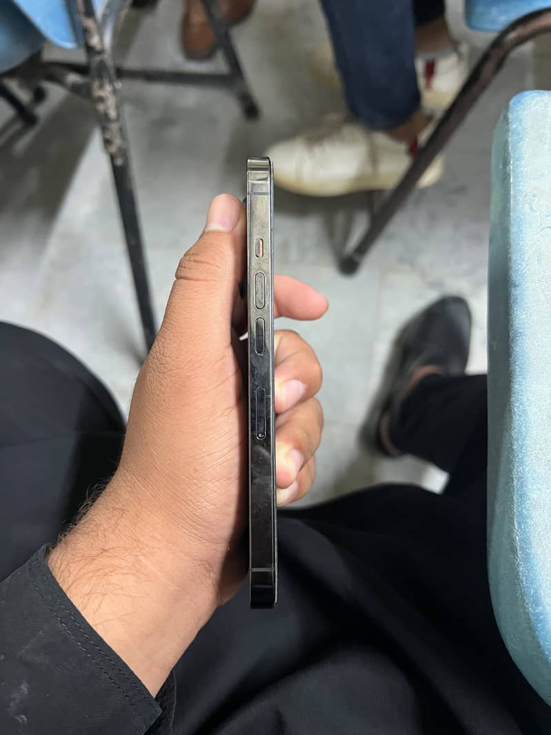 iPhone 13 Pro 4