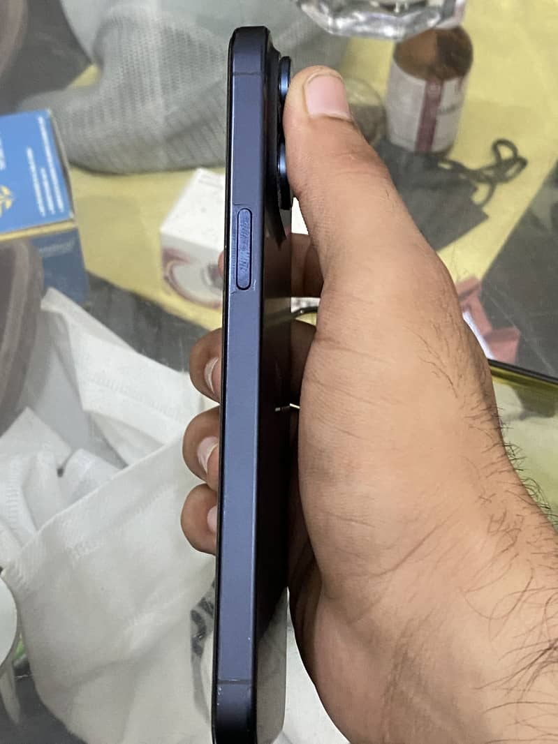 Apple iPhone 15 Pro Max 4