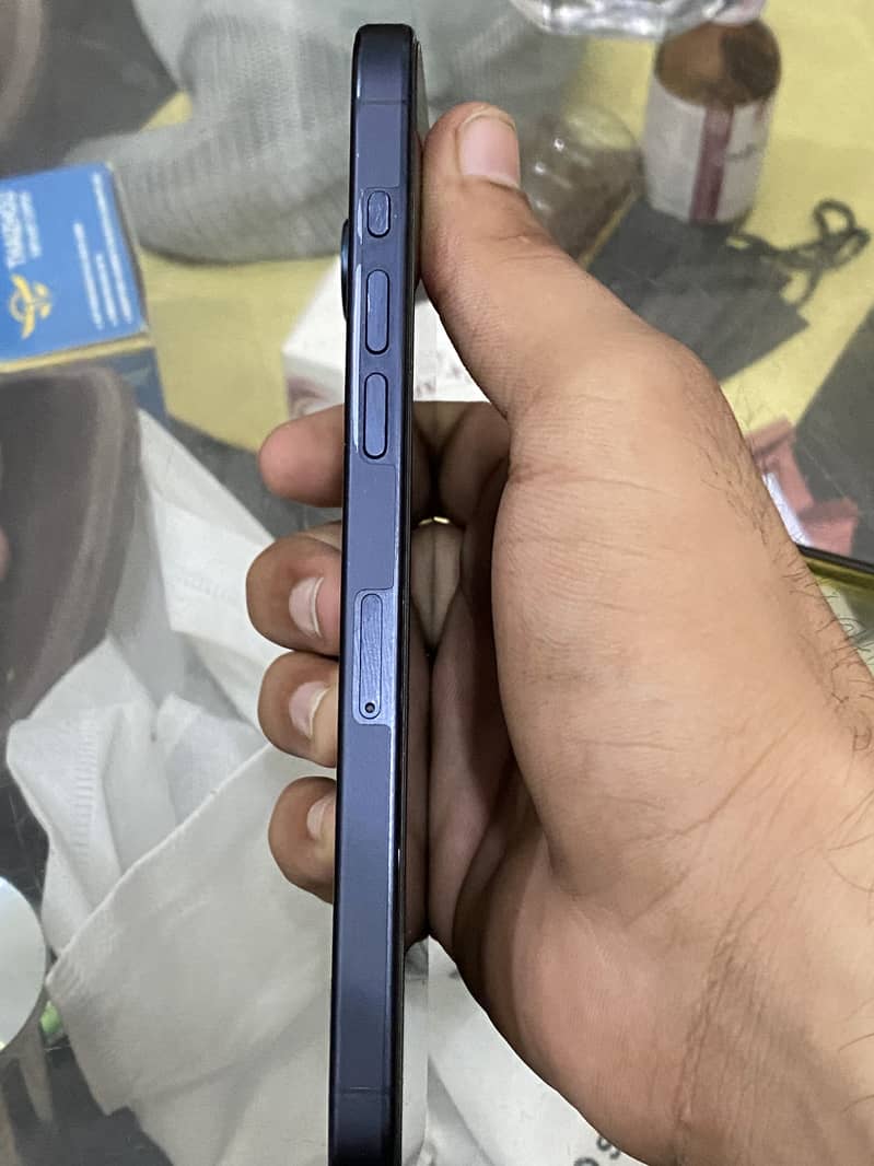 Apple iPhone 15 Pro Max 6