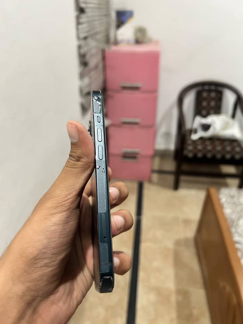Apple iPhone 13 2