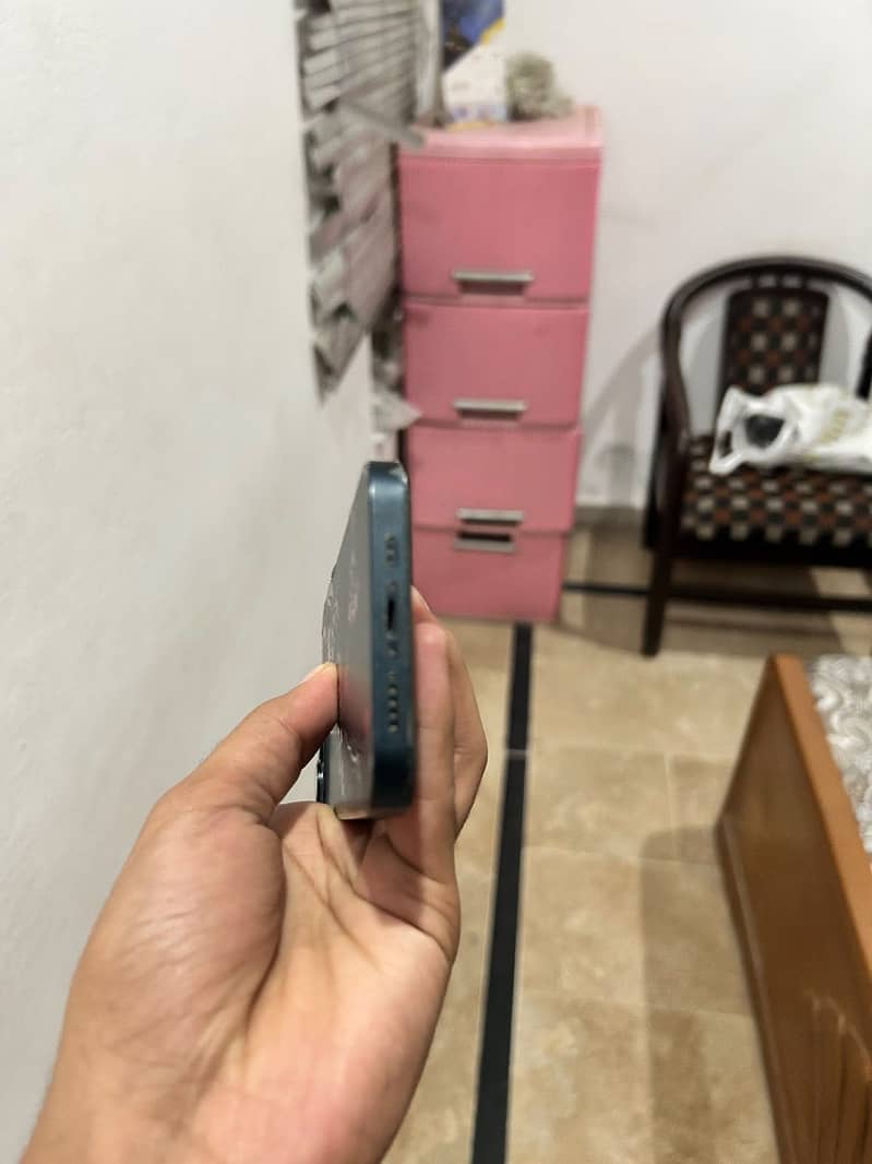 Apple iPhone 13 3