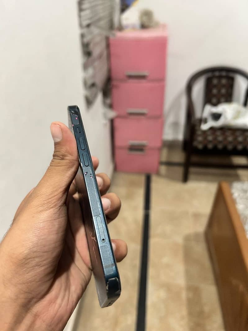Apple iPhone 13 4