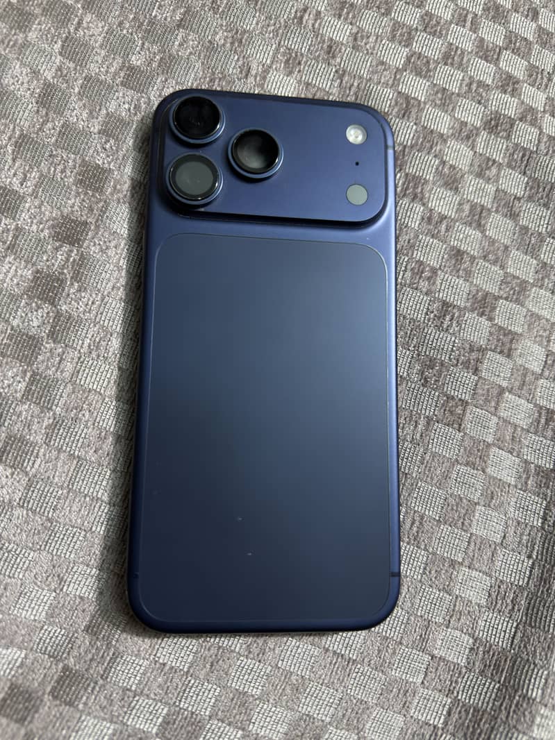 Apple iPhone 17 Pro Max 2