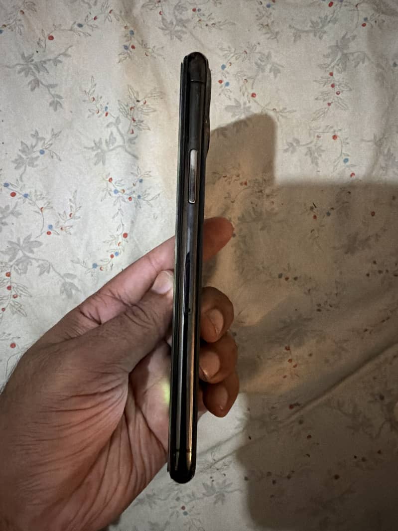 Apple iPhone 11 Pro 1
