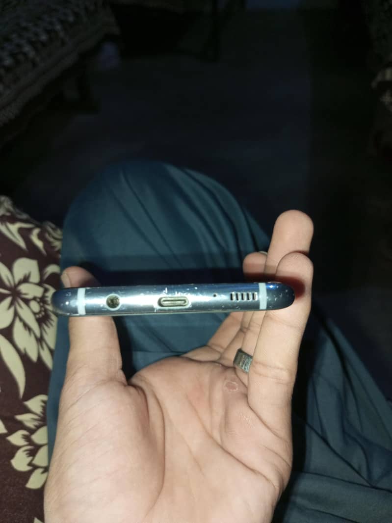 Samsung Mobile S8 Plus 3