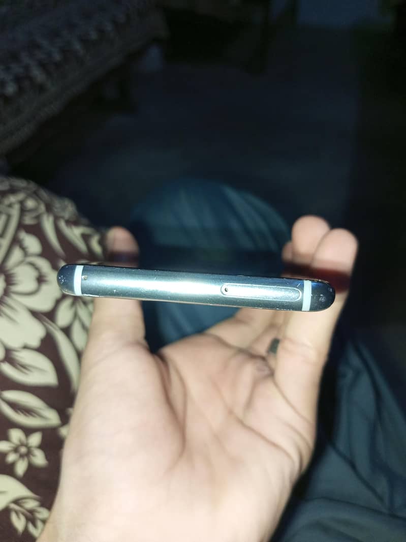 Samsung Mobile S8 Plus 4